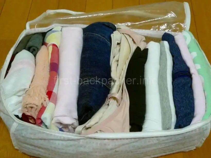 トップスをパッキング