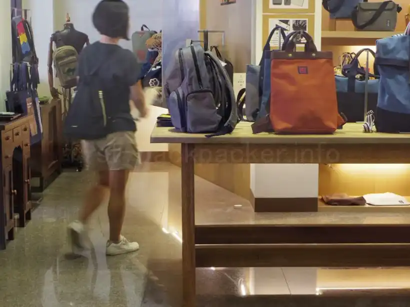 台南・廣富號忠義店の店内