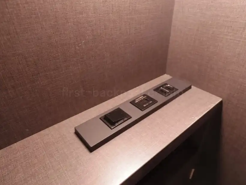 イマノ大阪心斎橋ホステル ベッドのコンセント