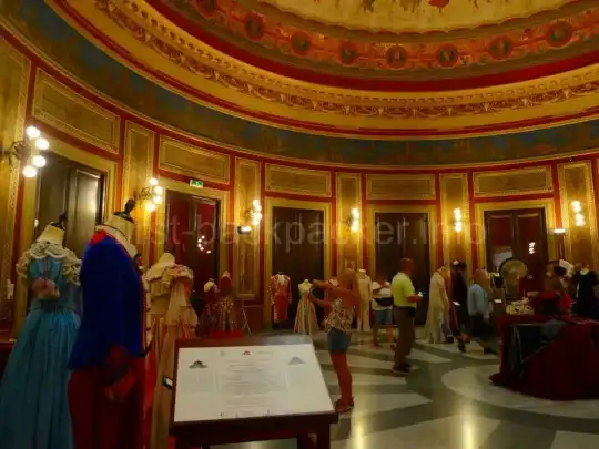 入場無料!公共施設や国の機関、博物館や美術館を積極的に観光しよう!