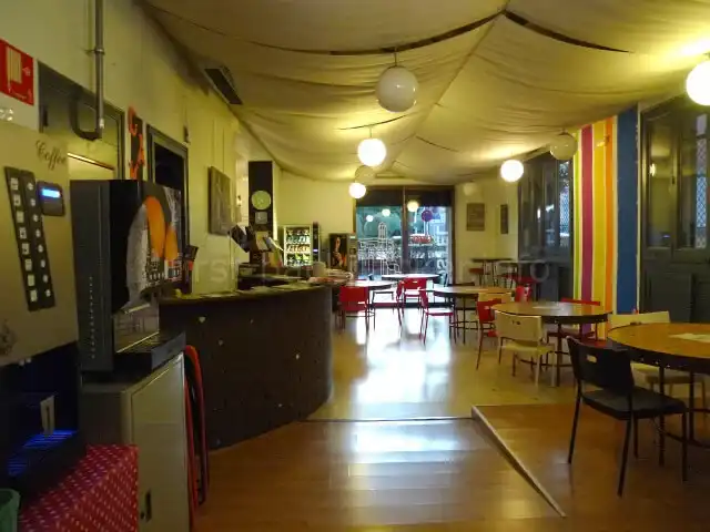 Equity Point Hostel Gironaのリビングダイニング