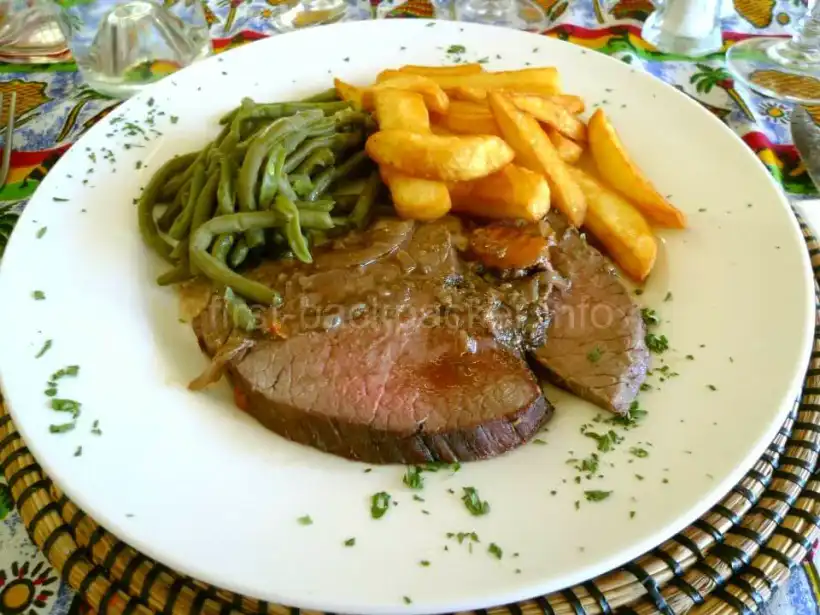 フランス・ブルニケルの麓のレストラン