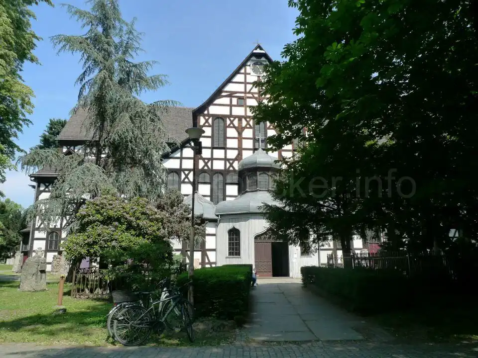 【ポーランド旅行記】ヴロツワフからシフィドニツァの平和教会とクションシュ城に日帰り