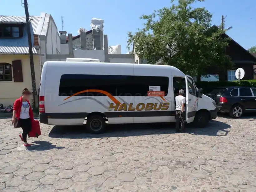 ワルシャワ発カジミエシュ・ドルニ行きのバス、カジミエシュ・ドルニに到着