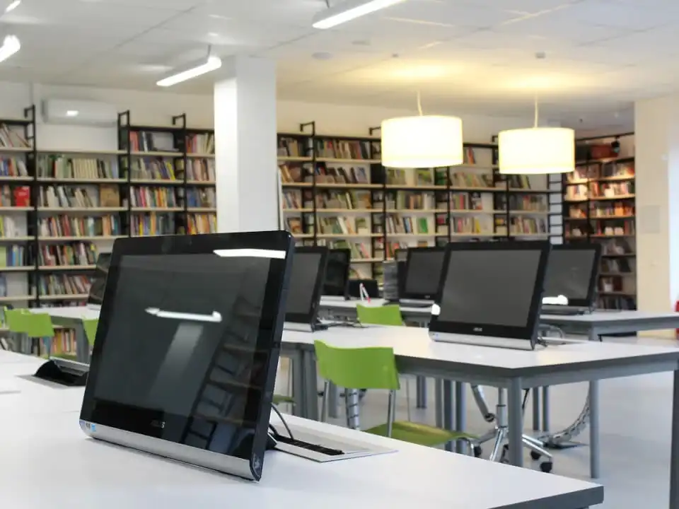 スマホを無くした時に、海外で無料インターネットができる場所3選