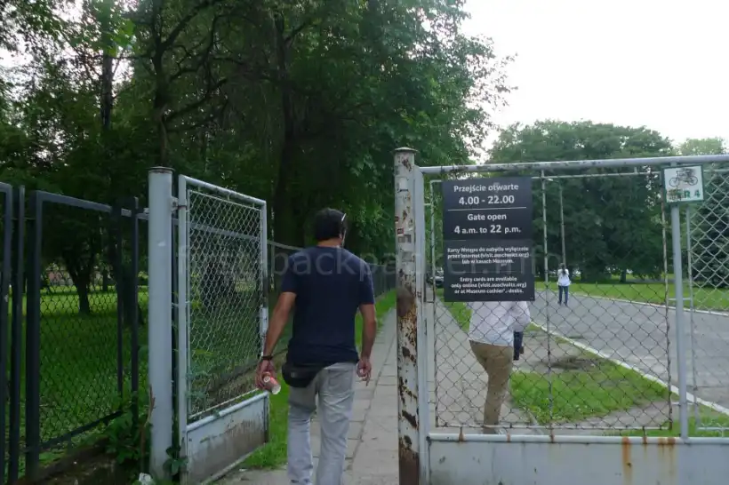 ミニバス降車場所からアウシュヴィッツ前までの道