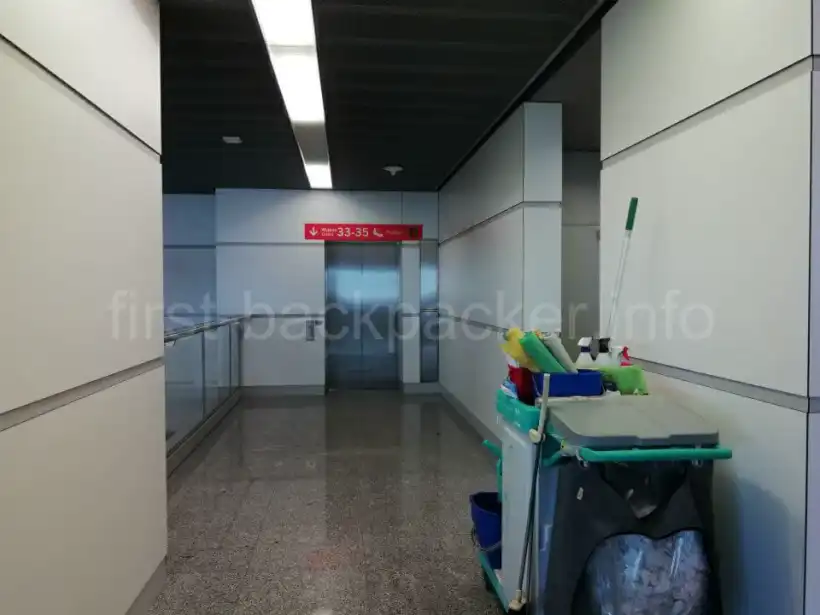 ワルシャワ・ショパン空港Preludium Loungeへのエレベーター