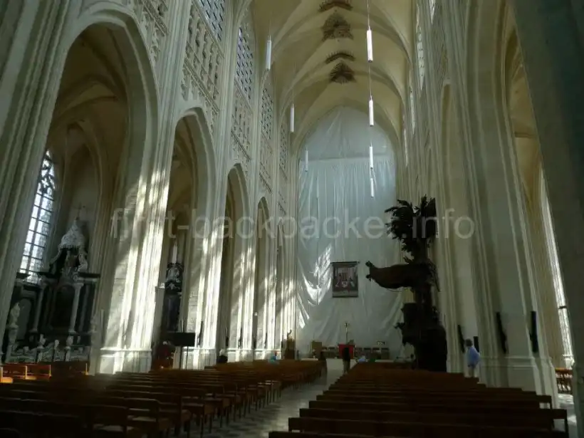 ベルギー ルーヴァンのカテドラルの内部