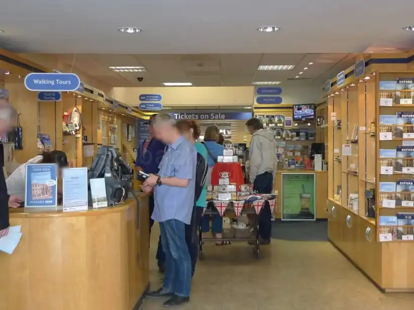 オックスフォードの観光案内所の中