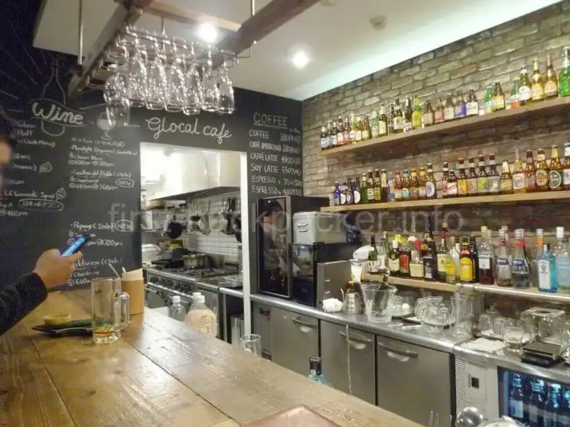 グローカル名古屋バックパッカーズのカフェバーのカウンター