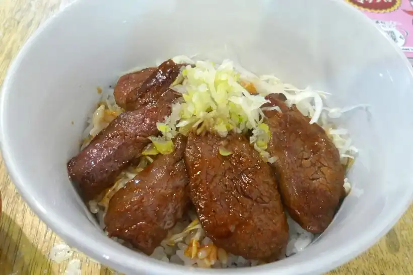 石垣 黄金花クガニパナ・南ぬ牛焼き肉丼