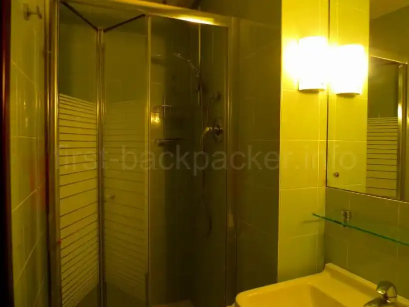 ミラノのOstello Bello Grandeのドミトリーのシャワー