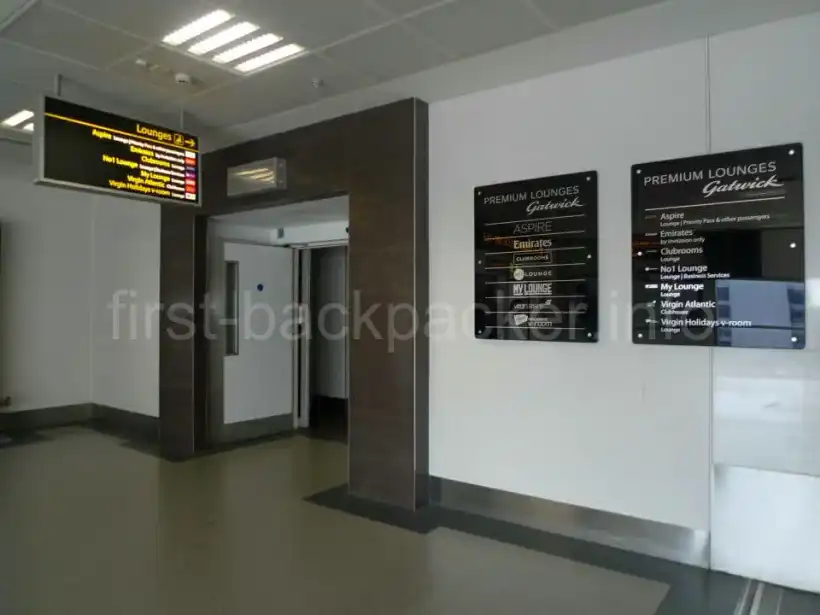 ガトウィック空港・ラウンジエリアの入り口