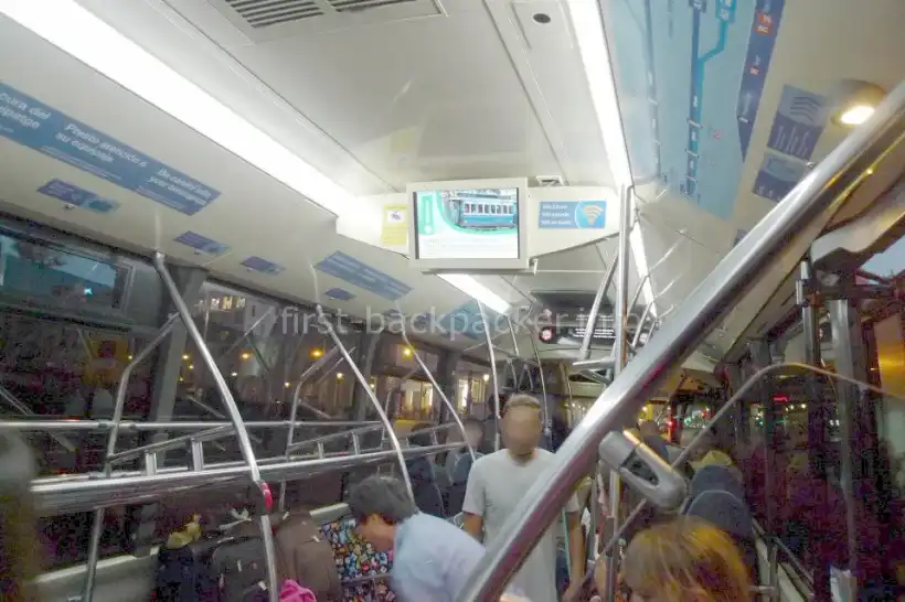 バルセロナの空港バスの車内