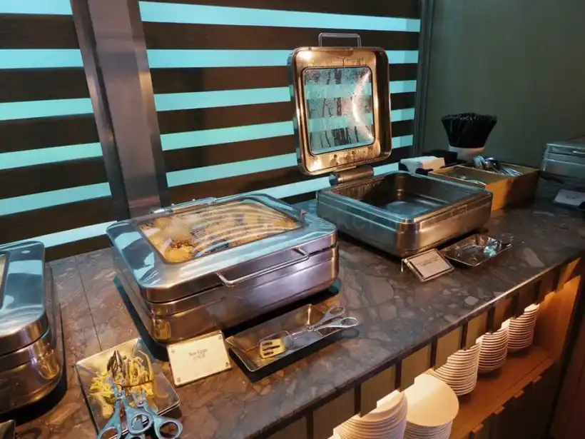 台北桃園空港（第2ターミナル）プラザ・プレミアム・ラウンジZONE Aホットミール