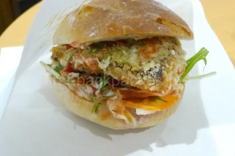 長崎・ティアDELIの鯖サンド（サバウェイ）