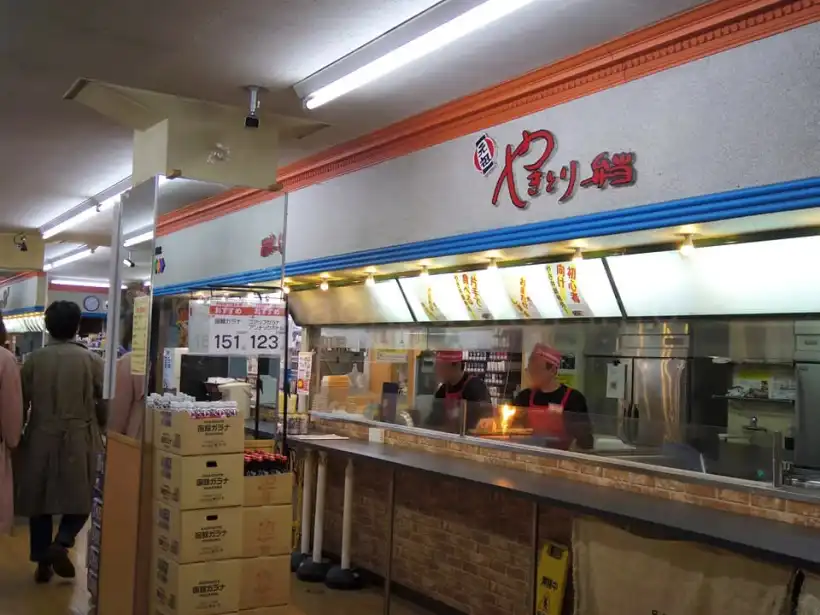 ハセガワストアの店内