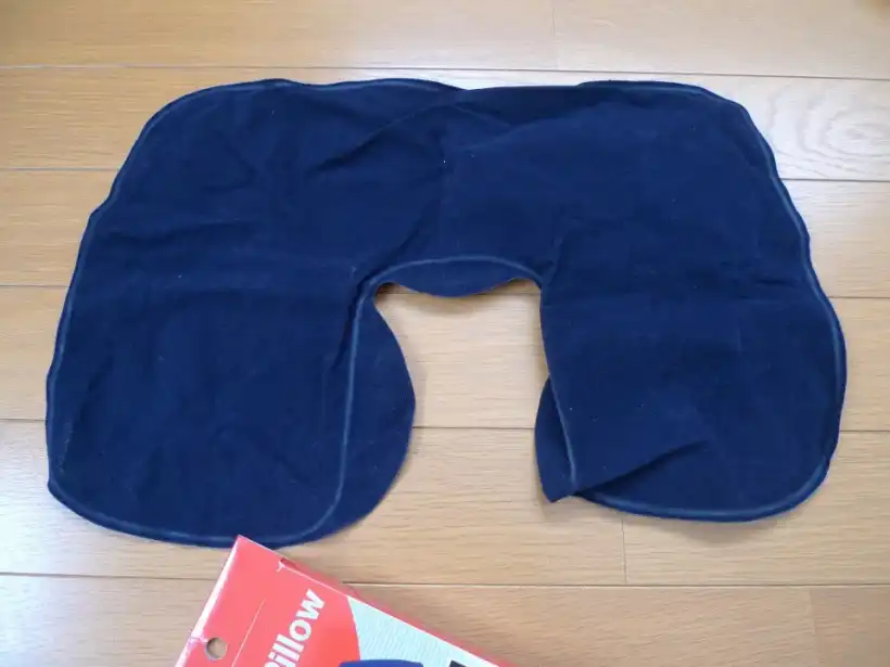 ダイソーのトラベルピロー（エア枕）