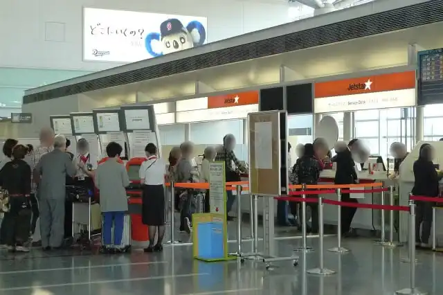 ジェットスターのチェックインカウンター