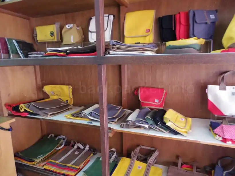 台南・合成帆布の店内商品小物