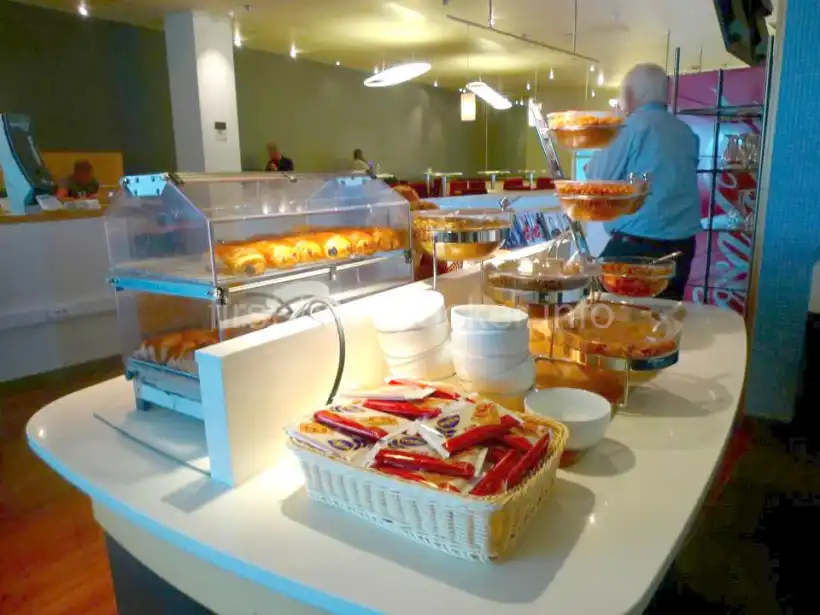 ブリュッセル国際空港Diamond Loungeのベーカリーバー