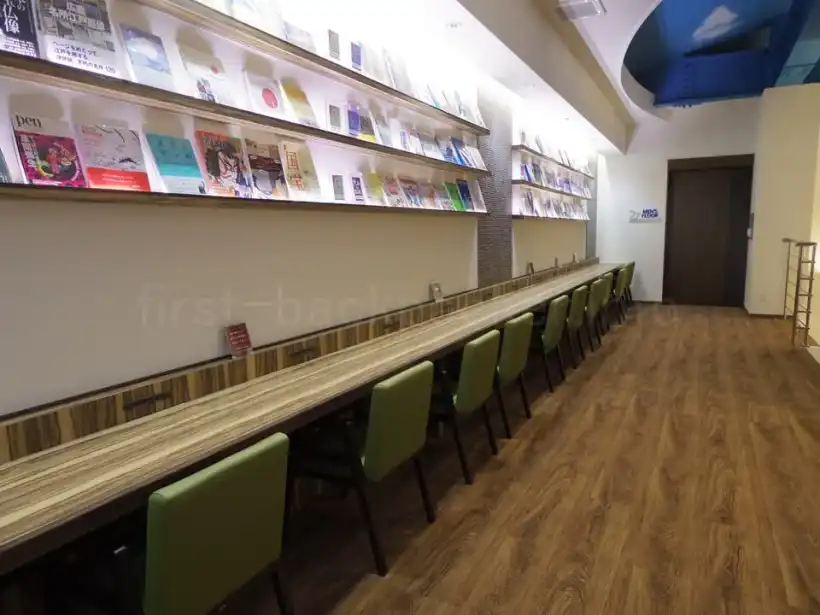 グランドキャビンホテル那覇小禄の2階ロビー