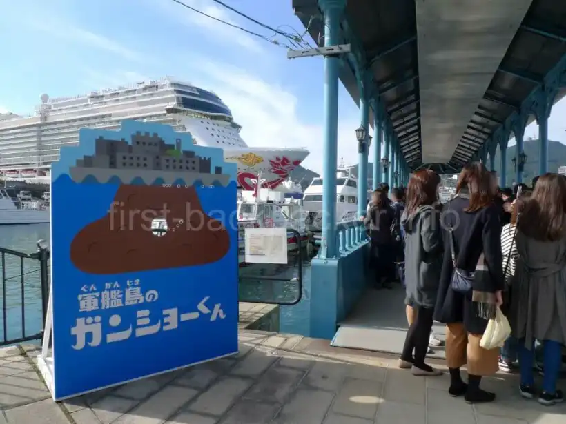 軍艦島コンシェルジュの常盤ターミナルでの行列