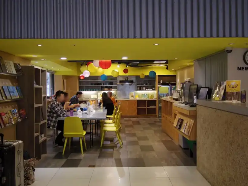 台北のBoutiカプセルインのキッチン＆ダイニングスペース