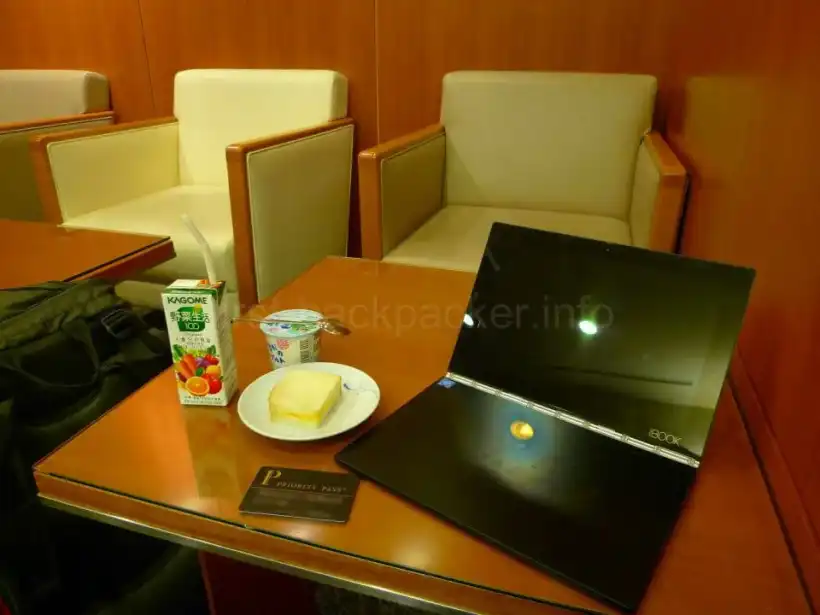 中部国際空港セントレアKALラウンジのソファ