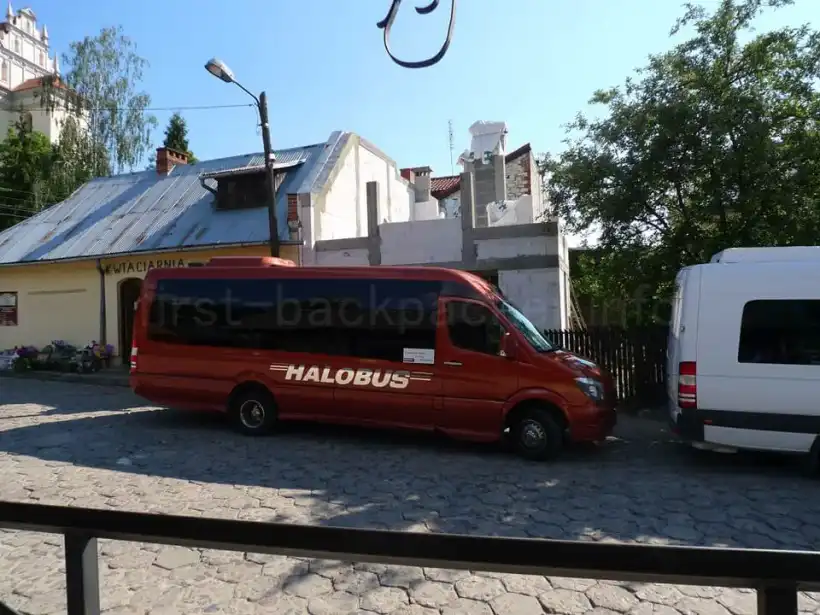 カジミエシュ・ドルニ発ワルシャワ行きのバス