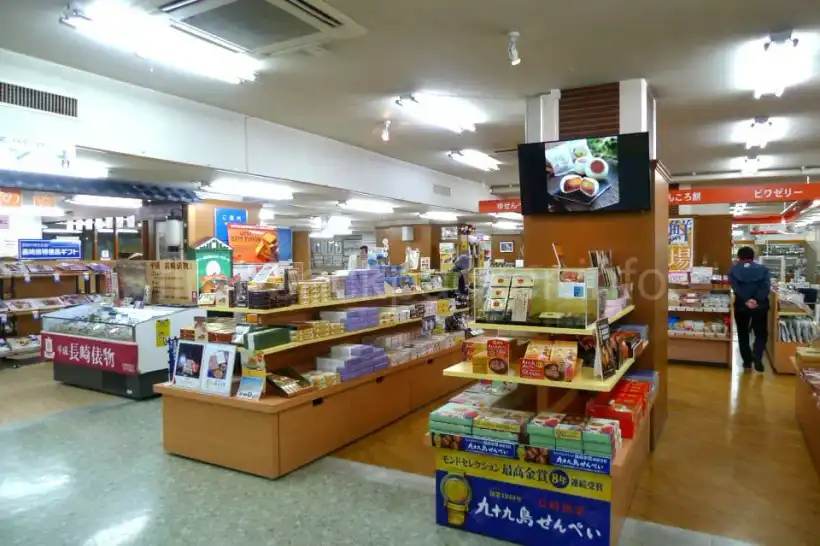 長崎県物産館の店内