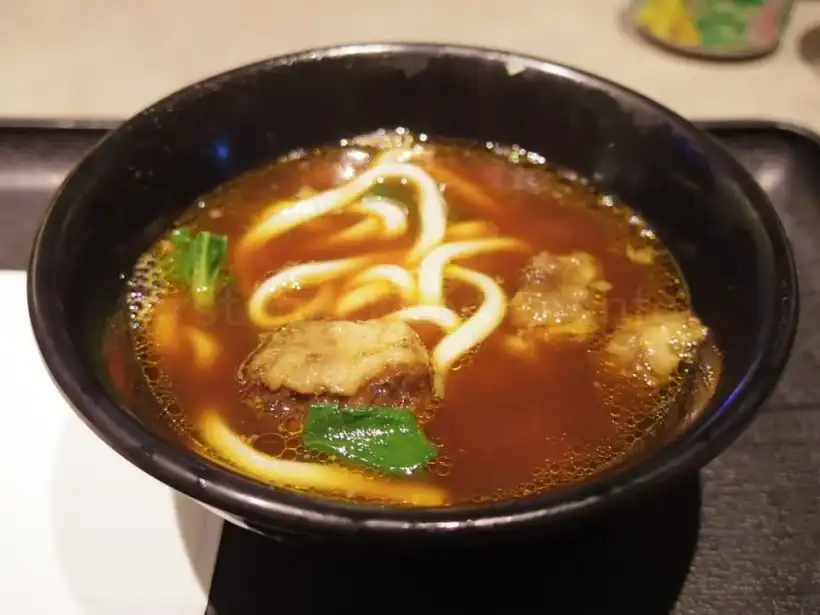 台北桃園空港（第1ターミナル）プラザ・プレミアム・ラウンジZONE Cの牛肉麺