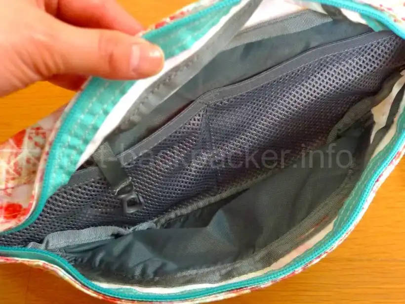 THE NORTH FACEのグラニュール ウエストバッグのバッグの広さ