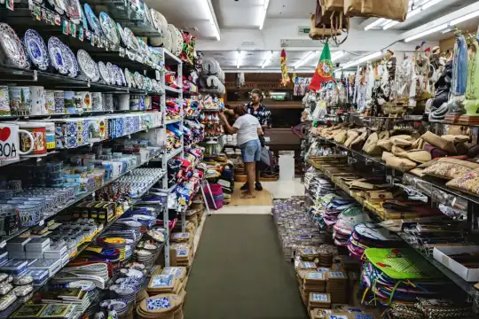 お土産屋で売っているお土産製品は、ほとんどが中国・東南アジア製な件