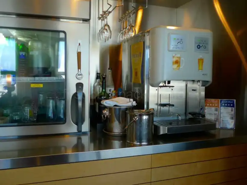 中部国際空港 セントレア スターアライアンス ラウンジのアルコールバー