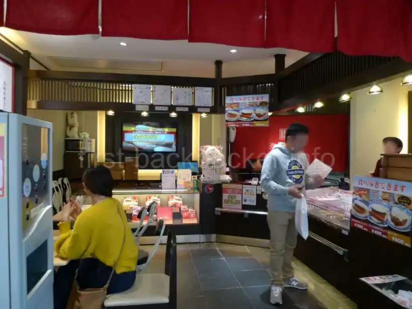 長崎・岩崎本舗 グラバー園店の店内