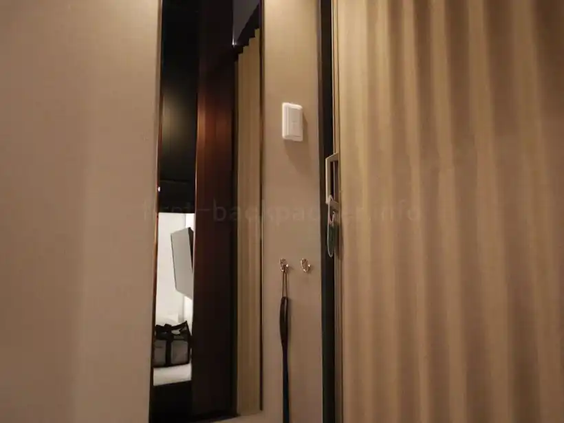 グローバルキャビン横浜中華街の姿見