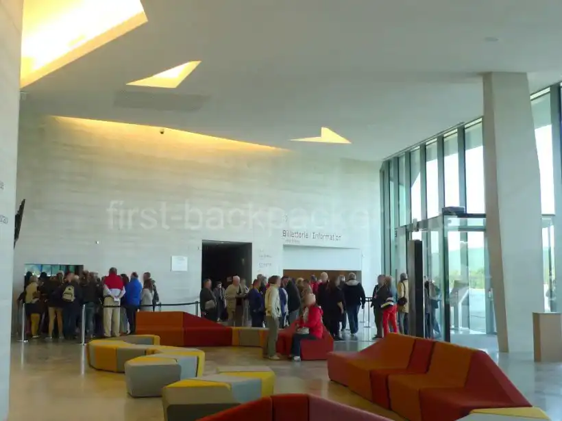 ラスコー4の入場口