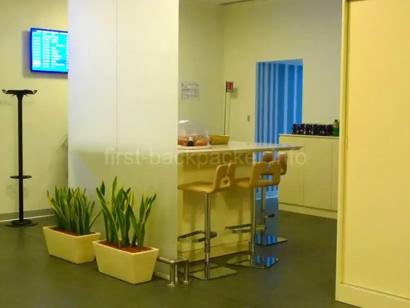 ミラノ ベルガモ空港VIPラウンジのカウンター席