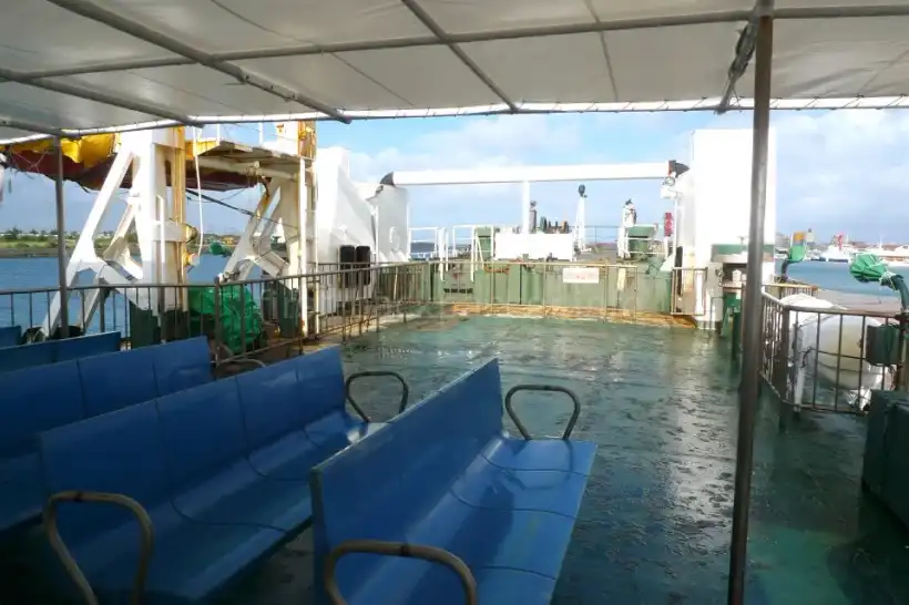 カーフェリーはてるま・デッキ