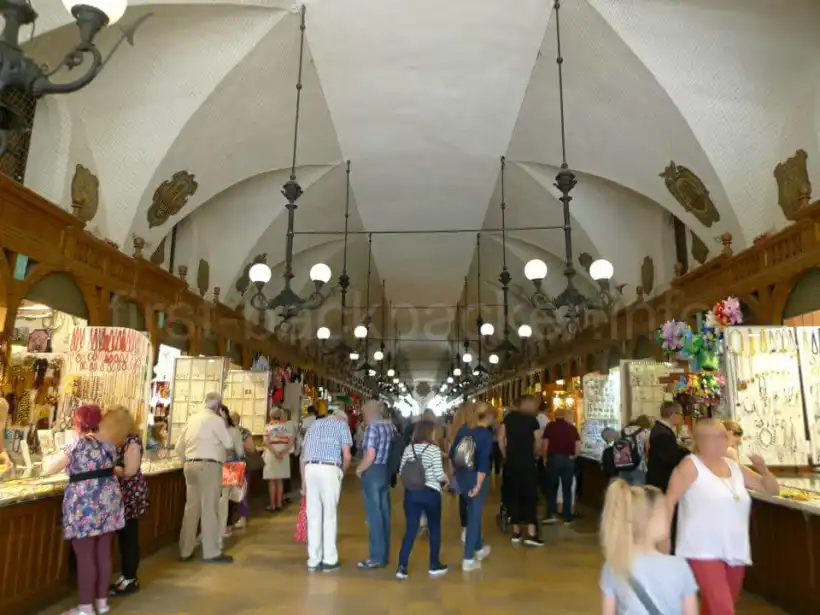 クラクフ旧市街・織物会館の中