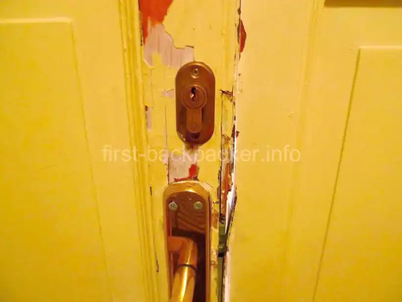 パレルモ・マンマミーアホステルの女子ドミトリーのドアノブ