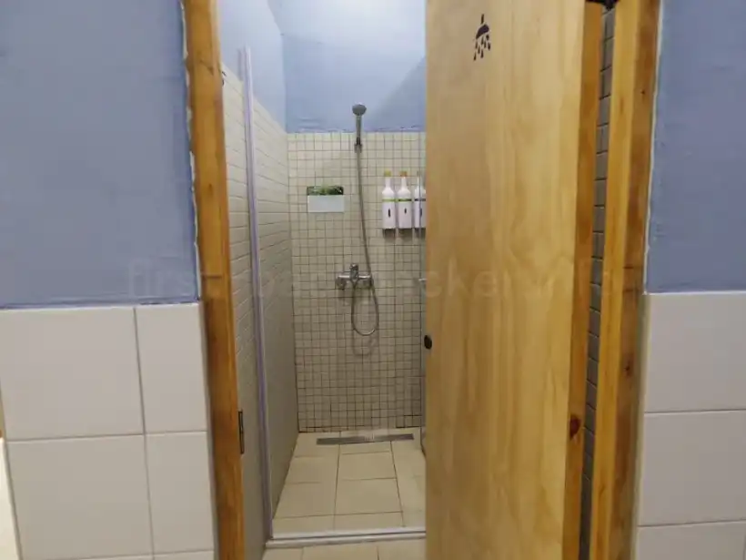 台南・草祭二手書店Cao Ji Book Innの女子ドミトリー棟のシャワー