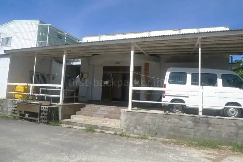 西表島・民宿やまねこの玄関