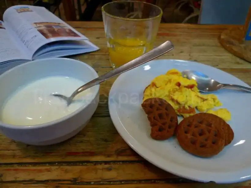 ミラノのOstello Bello Grandeの朝食（スクランブルエッグ）