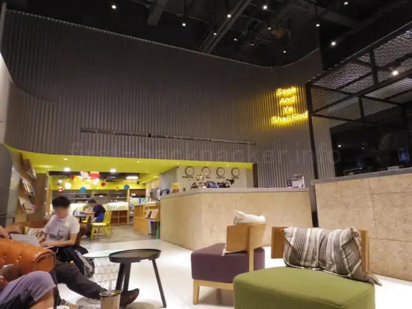 台北のBoutiカプセルインのエントランスホール