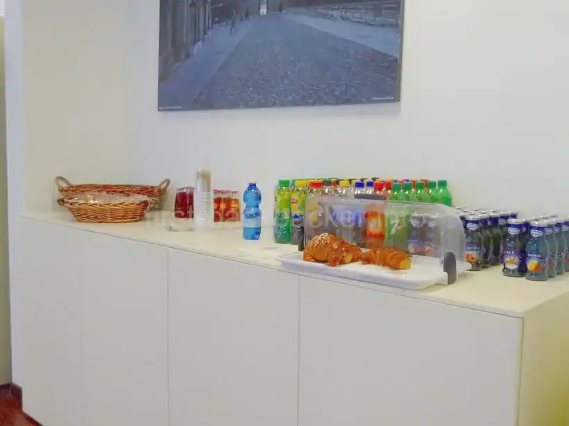 ミラノ ベルガモ空港VIP Lounge SACBOの軽食コーナー