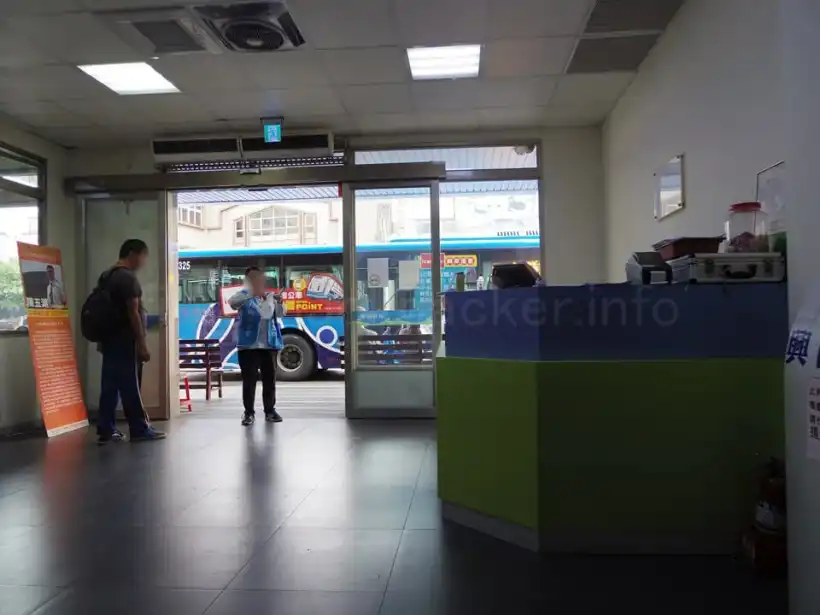 台南 藍幹線 佳里のバスターミナルの待合室