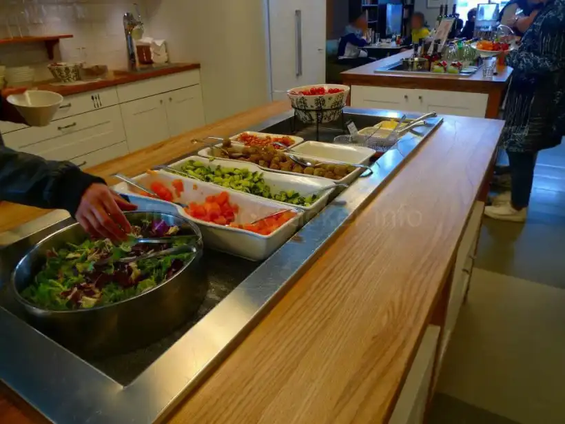 ヘルシンキ ヴァンター国際空港Almost@home Loungeのサラダバー