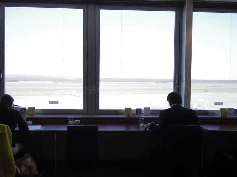 新千歳空港スーパーラウンジ 滑走路が見られる